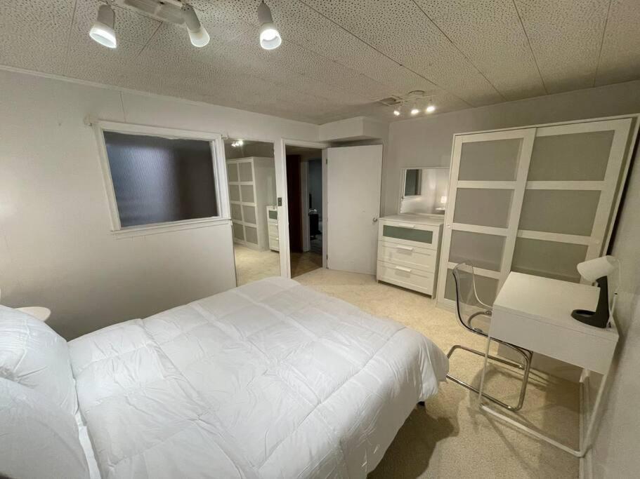 Lovely 2 Bedroom Basement Apartment In Toronto Luaran gambar