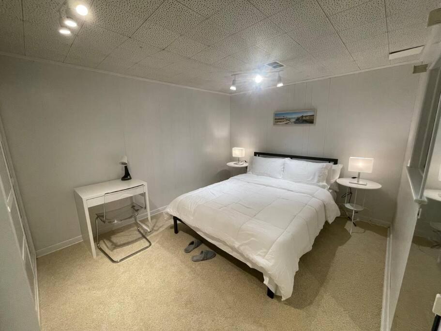 Lovely 2 Bedroom Basement Apartment In Toronto Luaran gambar