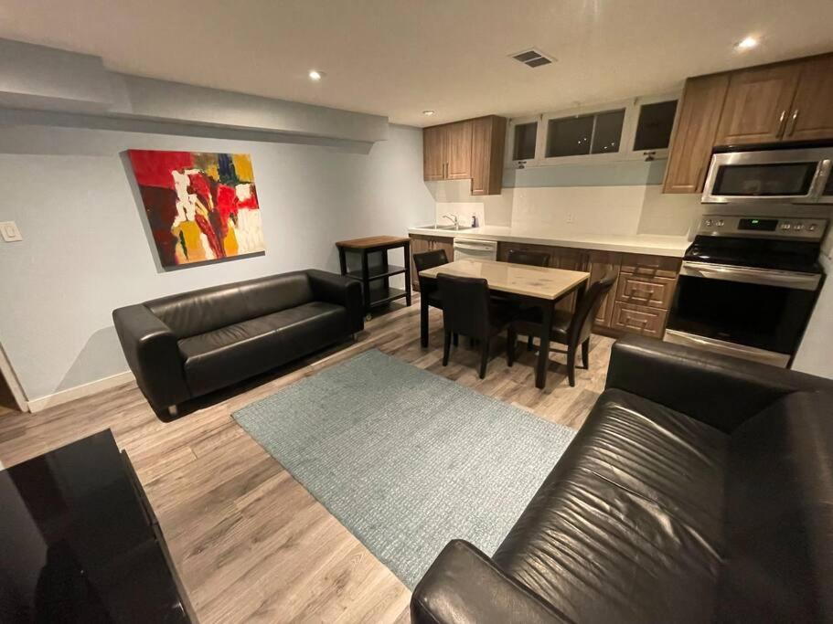 Lovely 2 Bedroom Basement Apartment In Toronto Luaran gambar