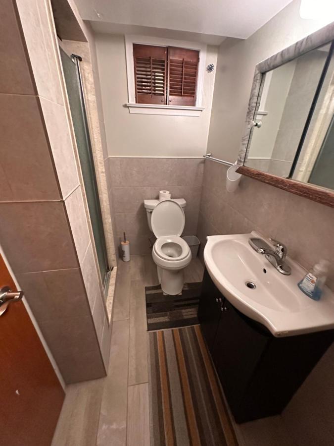 Lovely 2 Bedroom Basement Apartment In Toronto Luaran gambar